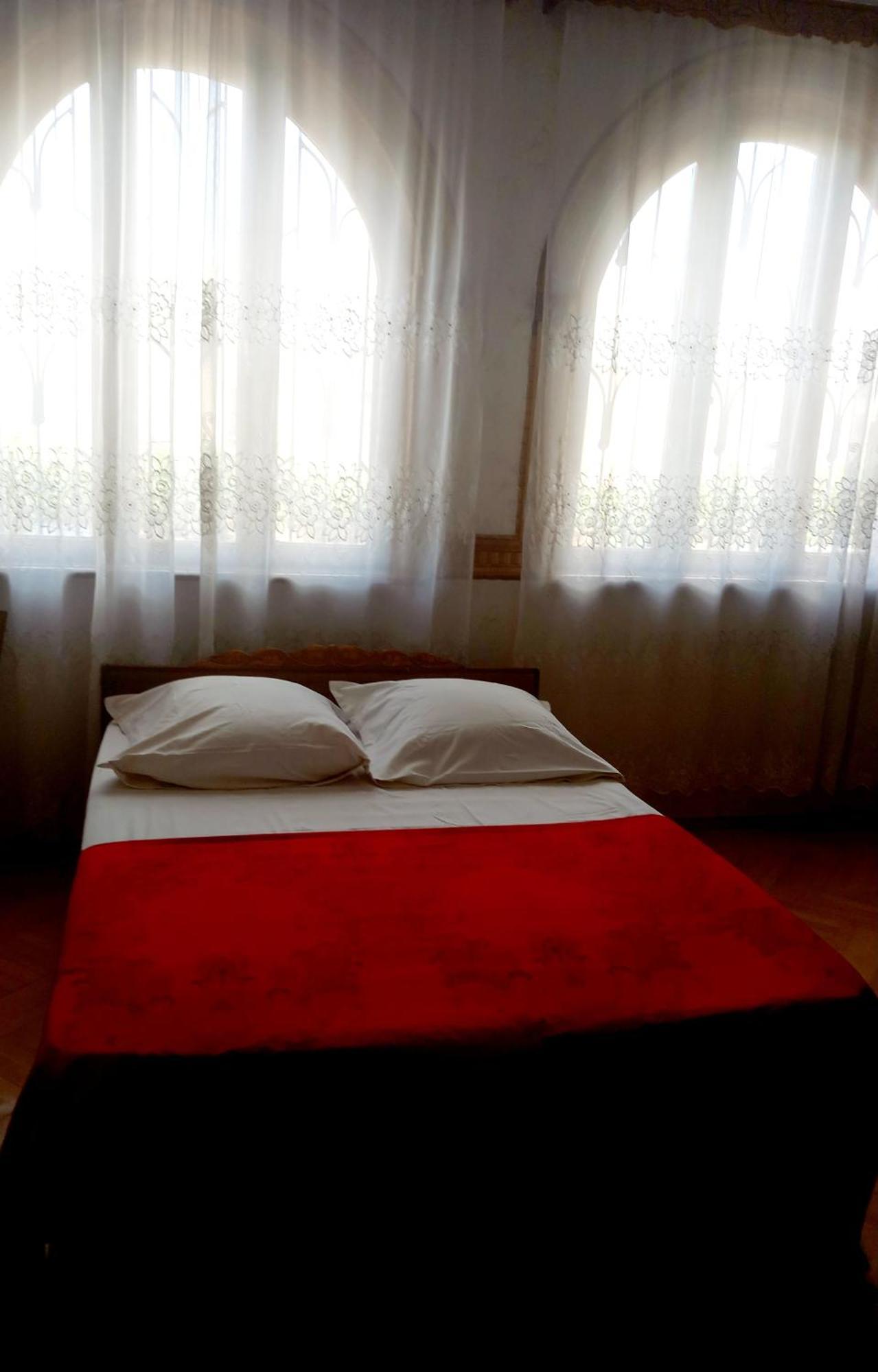 Guli Hotel Gori Exterior foto